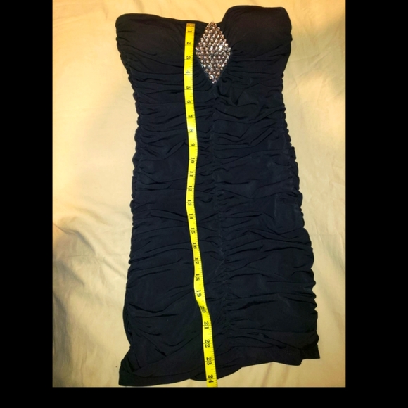 Forever 21 Dresses & Skirts - Sexy Black Mini Dress 👗